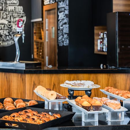Hotel Madrid Chamartin, Affiliated By Melia Exteriör bild