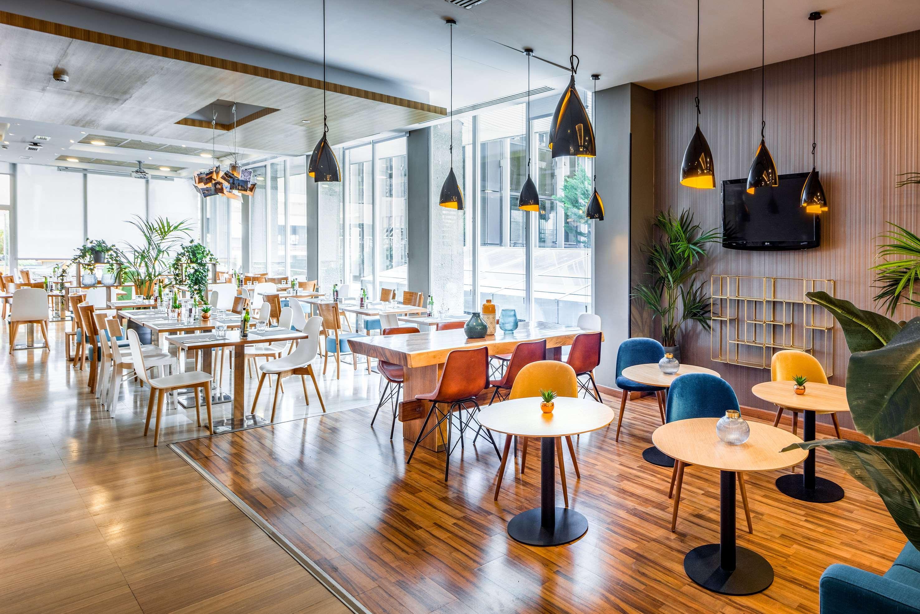 Hotel Madrid Chamartin, Affiliated By Melia Exteriör bild