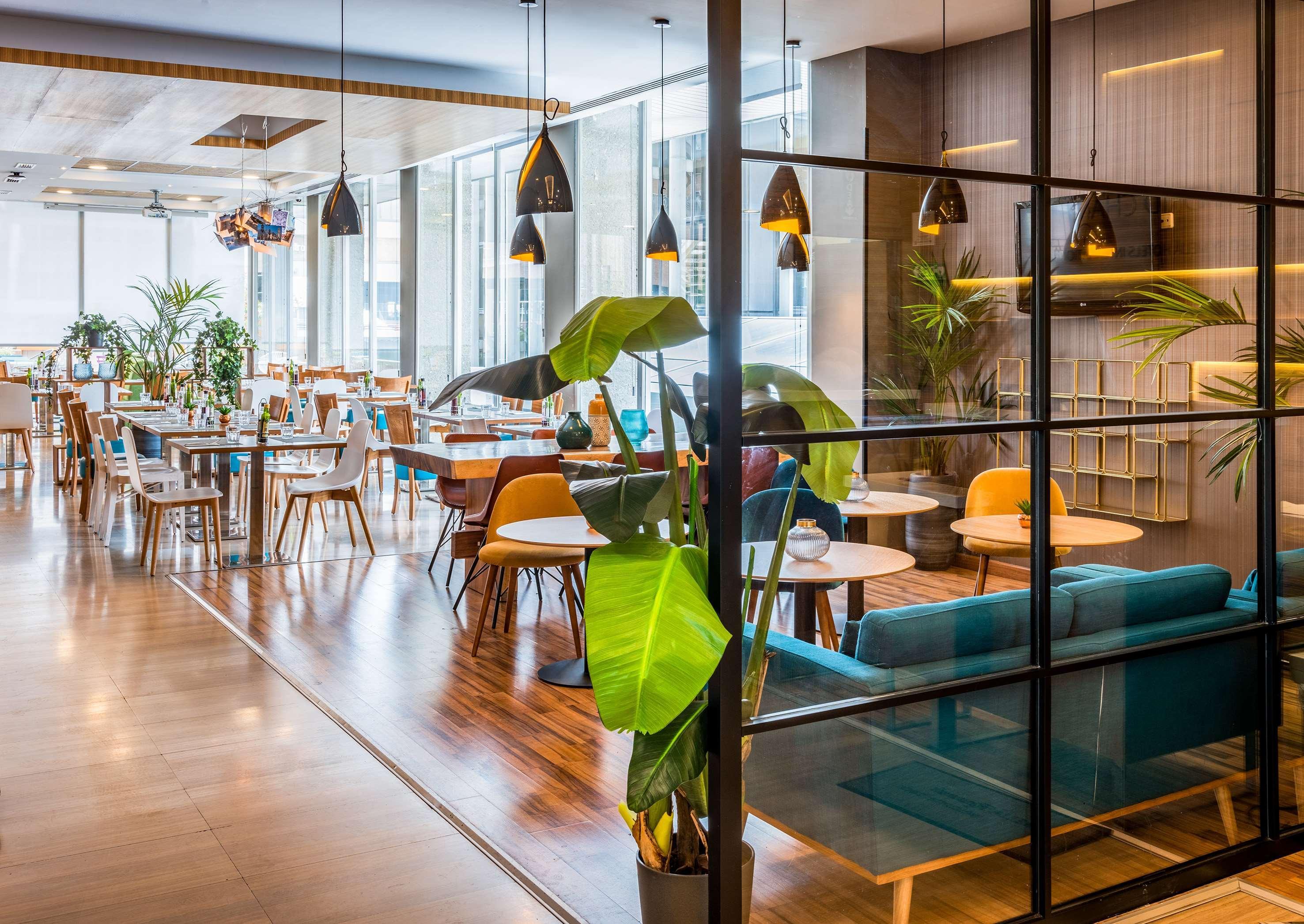 Hotel Madrid Chamartin, Affiliated By Melia Exteriör bild