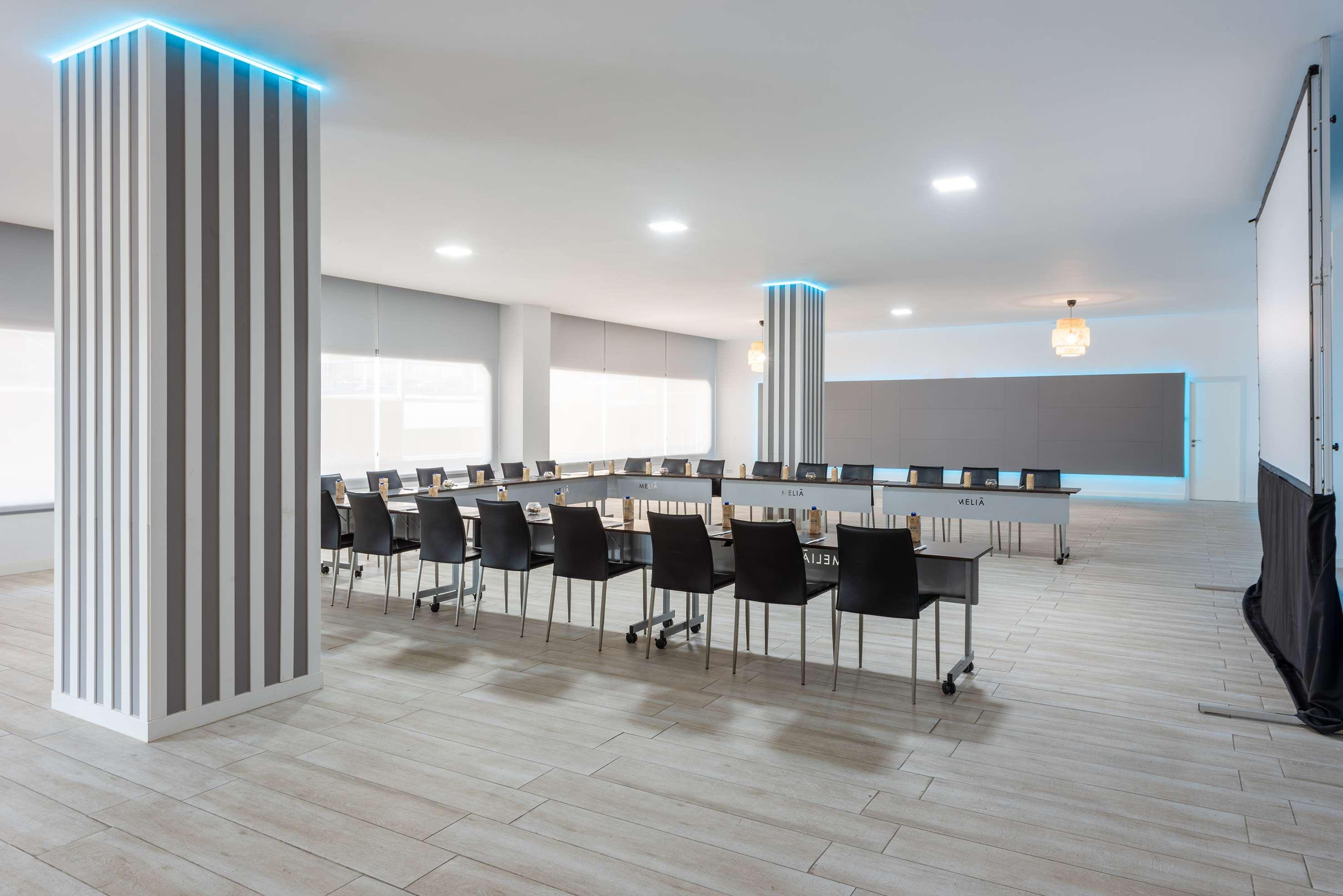 Hotel Madrid Chamartin, Affiliated By Melia Exteriör bild