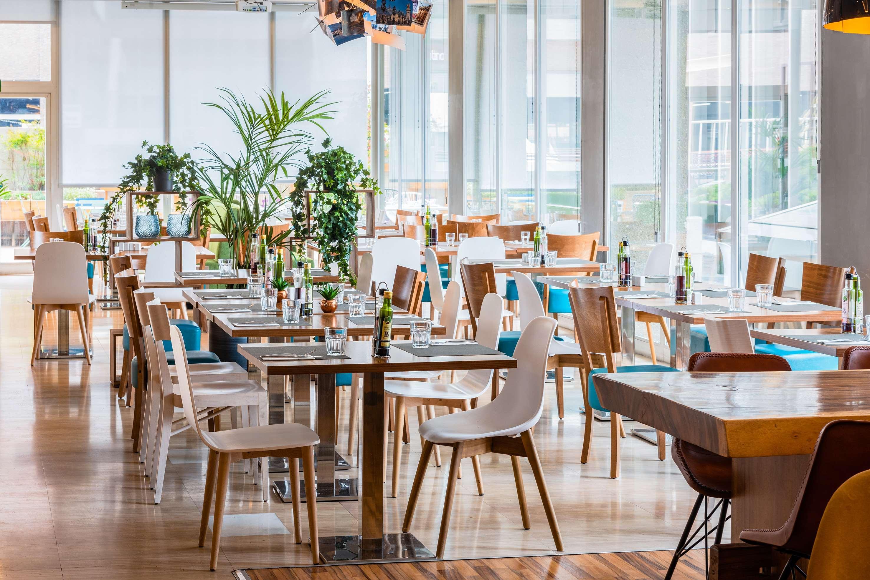 Hotel Madrid Chamartin, Affiliated By Melia Exteriör bild