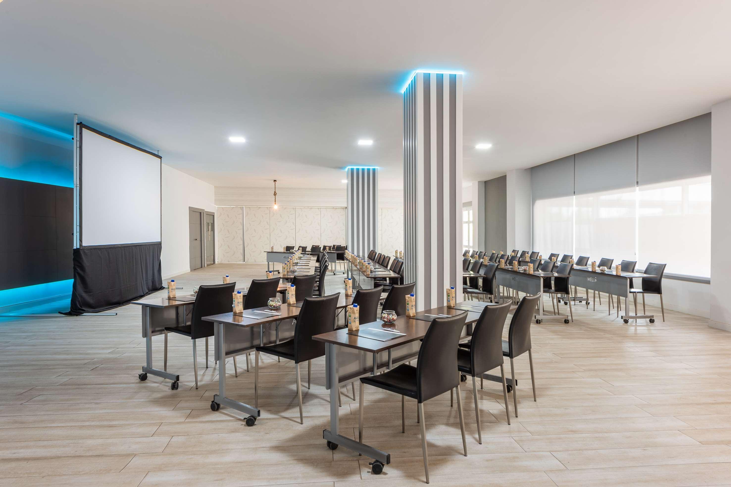 Hotel Madrid Chamartin, Affiliated By Melia Exteriör bild