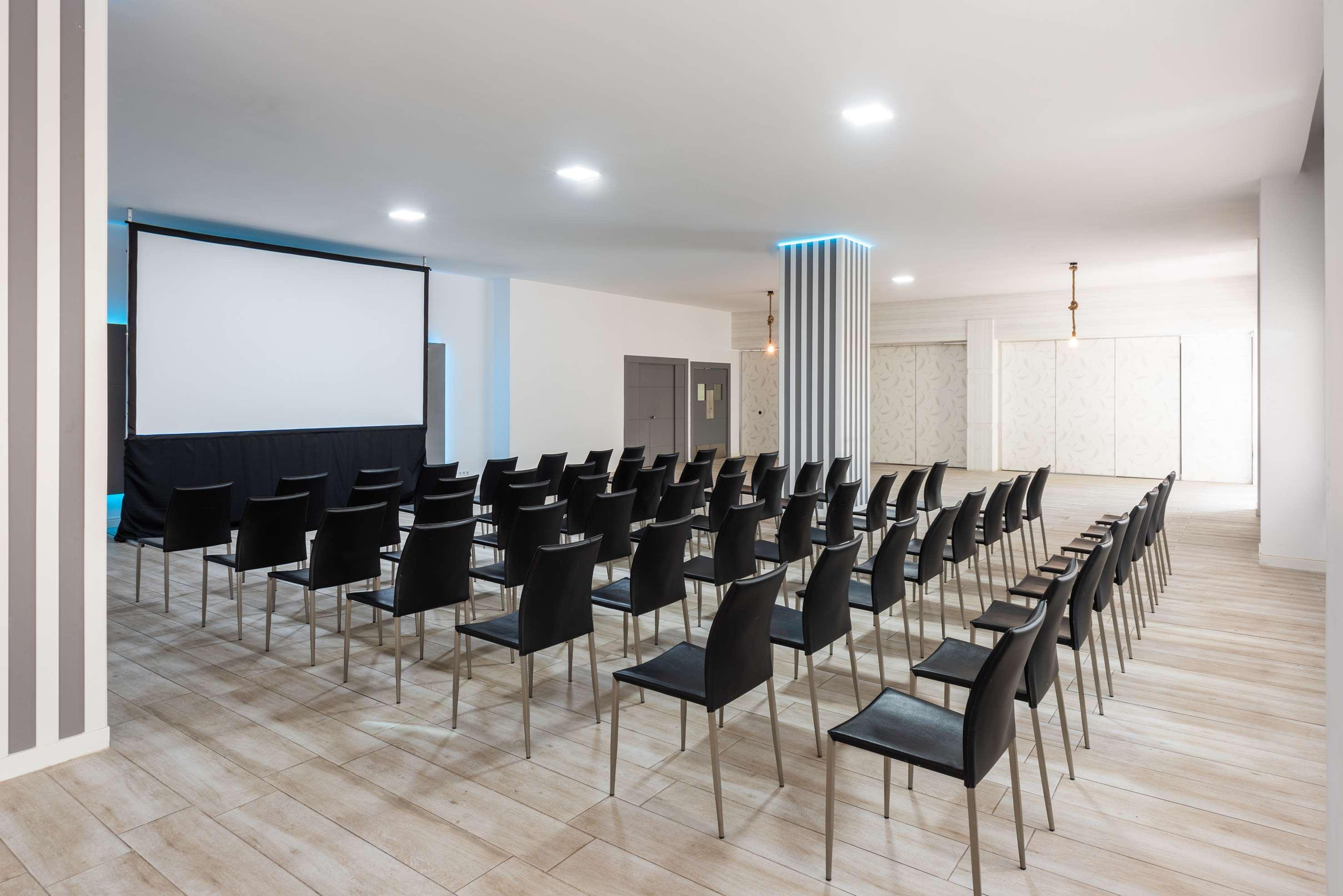 Hotel Madrid Chamartin, Affiliated By Melia Exteriör bild