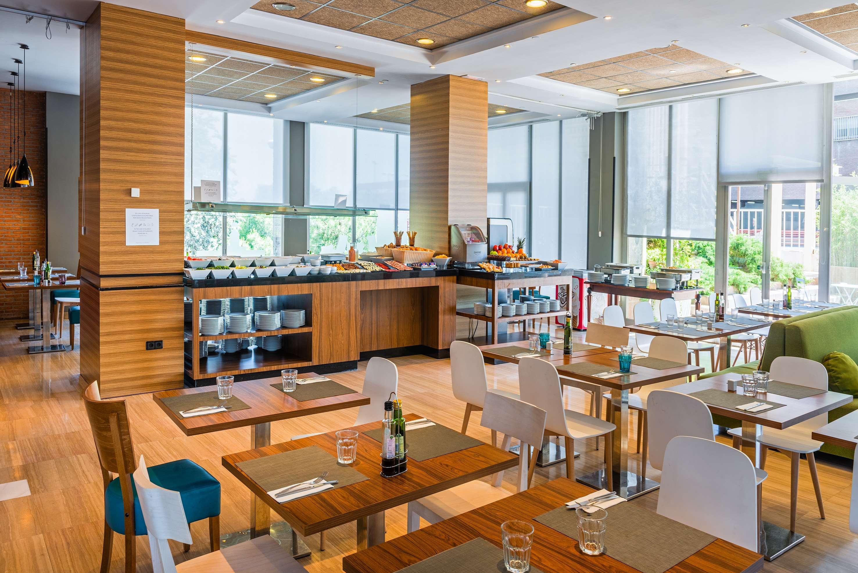 Hotel Madrid Chamartin, Affiliated By Melia Exteriör bild