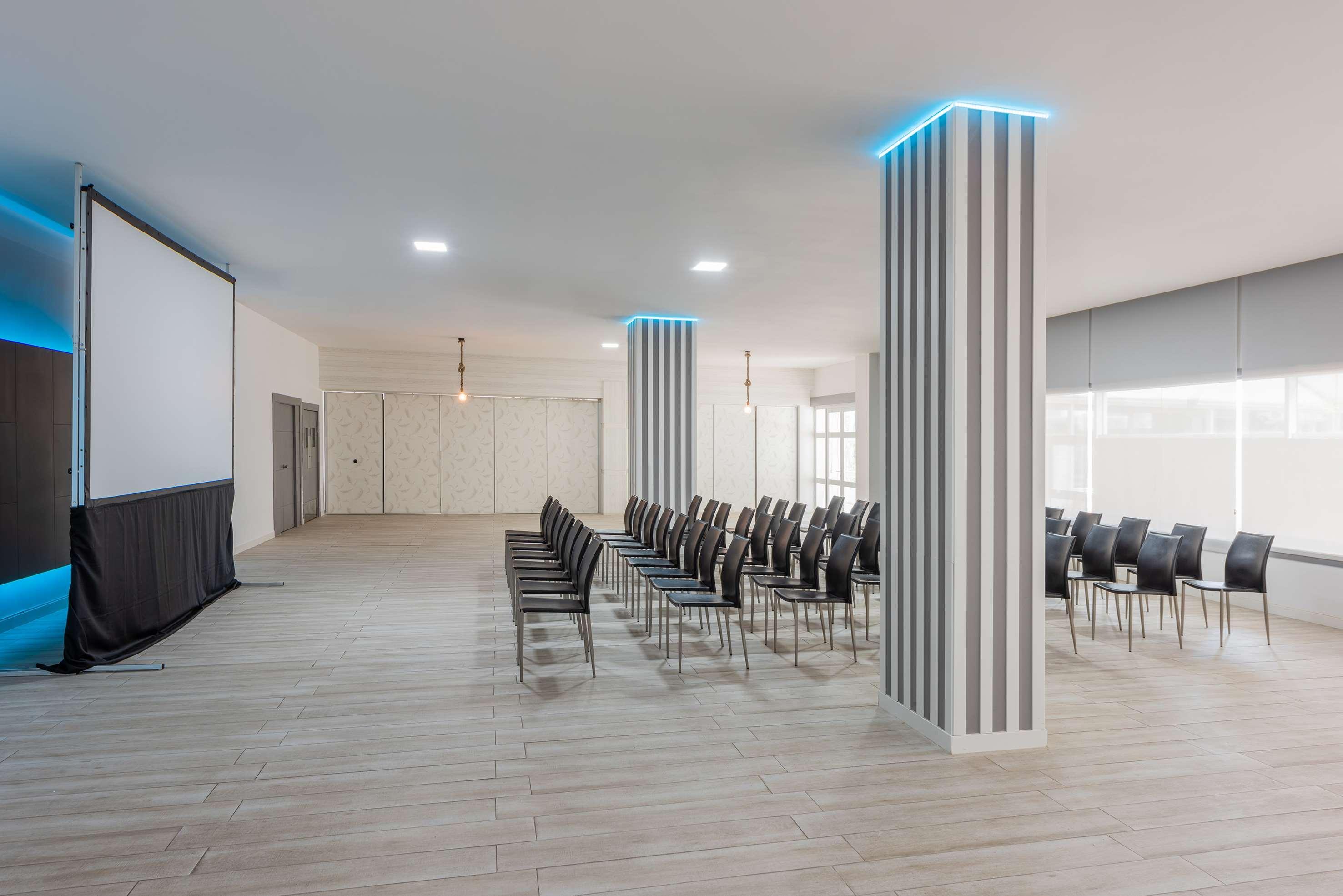 Hotel Madrid Chamartin, Affiliated By Melia Exteriör bild
