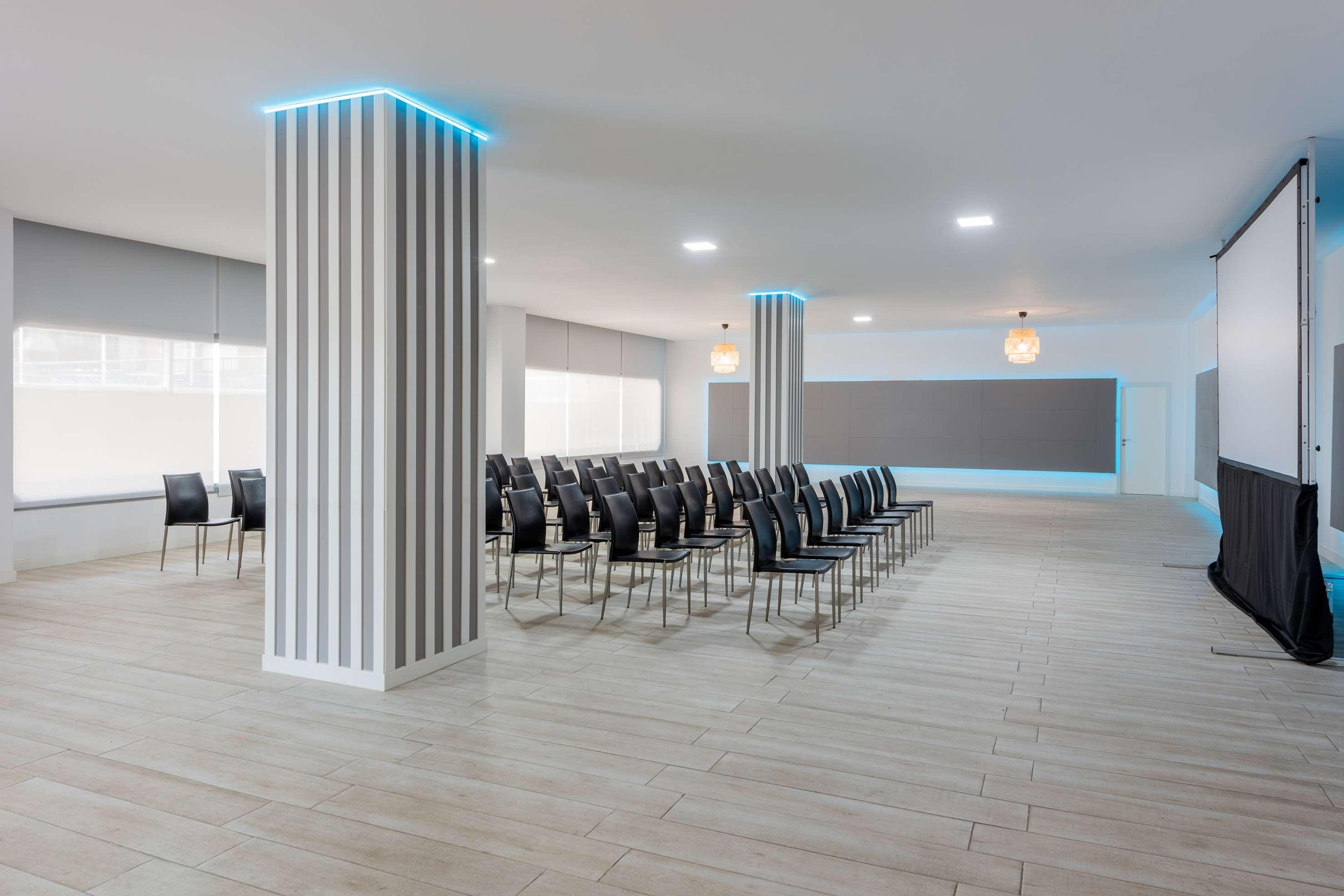 Hotel Madrid Chamartin, Affiliated By Melia Exteriör bild