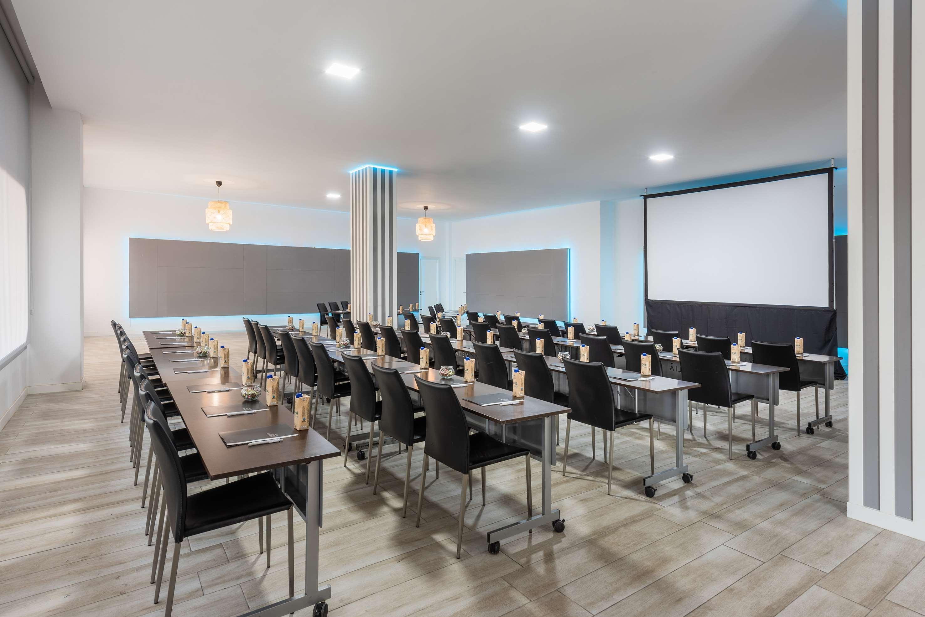 Hotel Madrid Chamartin, Affiliated By Melia Exteriör bild