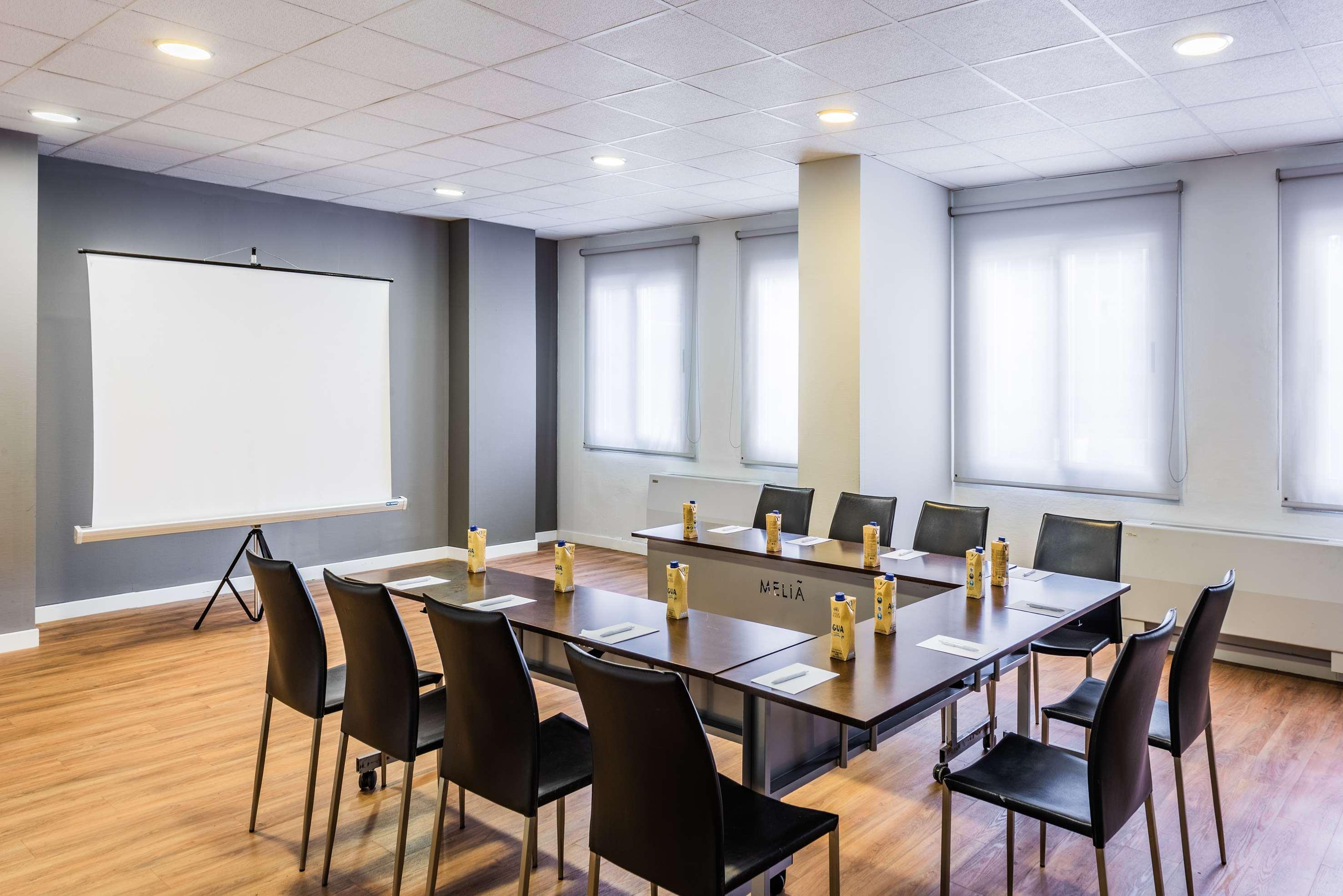 Hotel Madrid Chamartin, Affiliated By Melia Exteriör bild