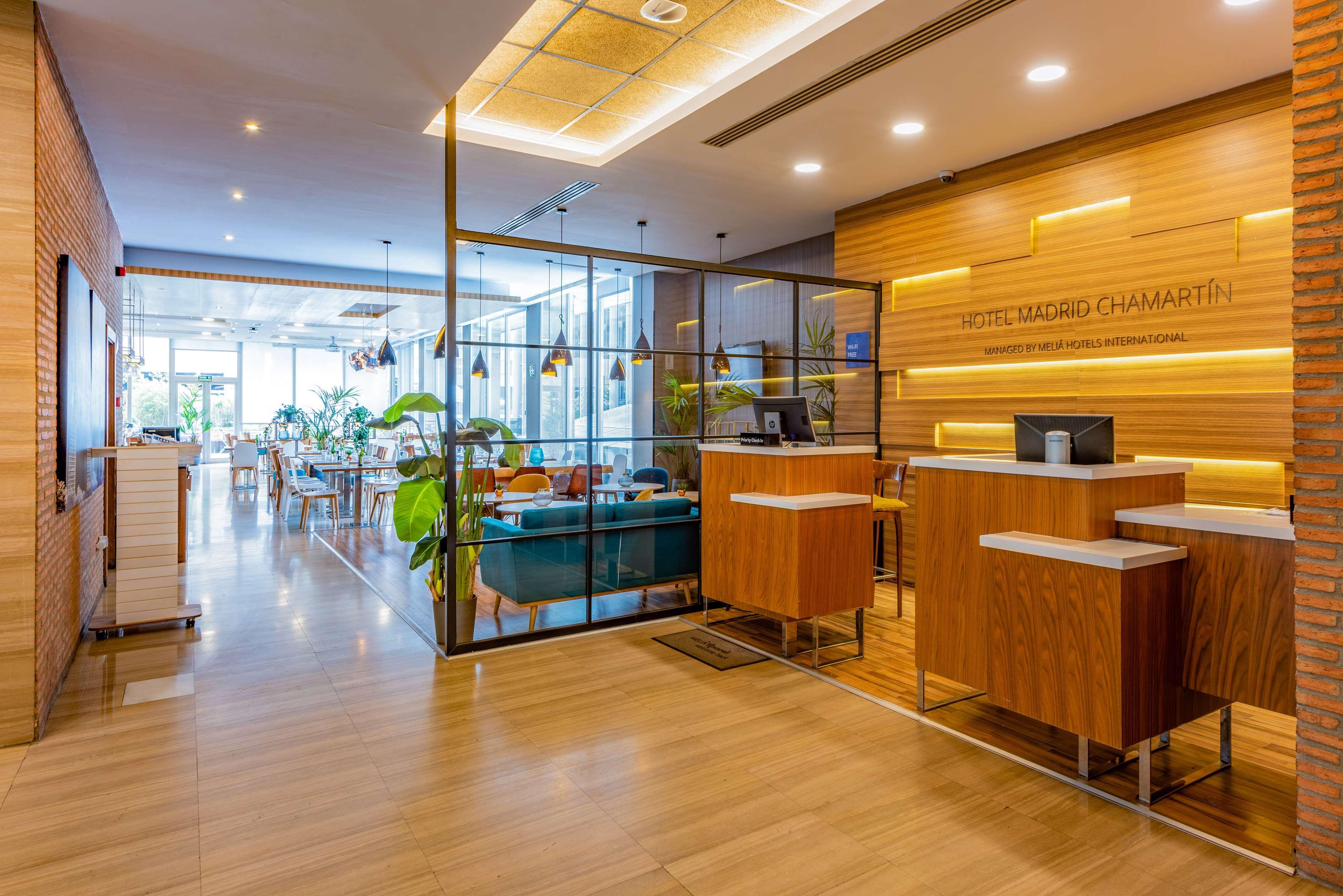 Hotel Madrid Chamartin, Affiliated By Melia Exteriör bild