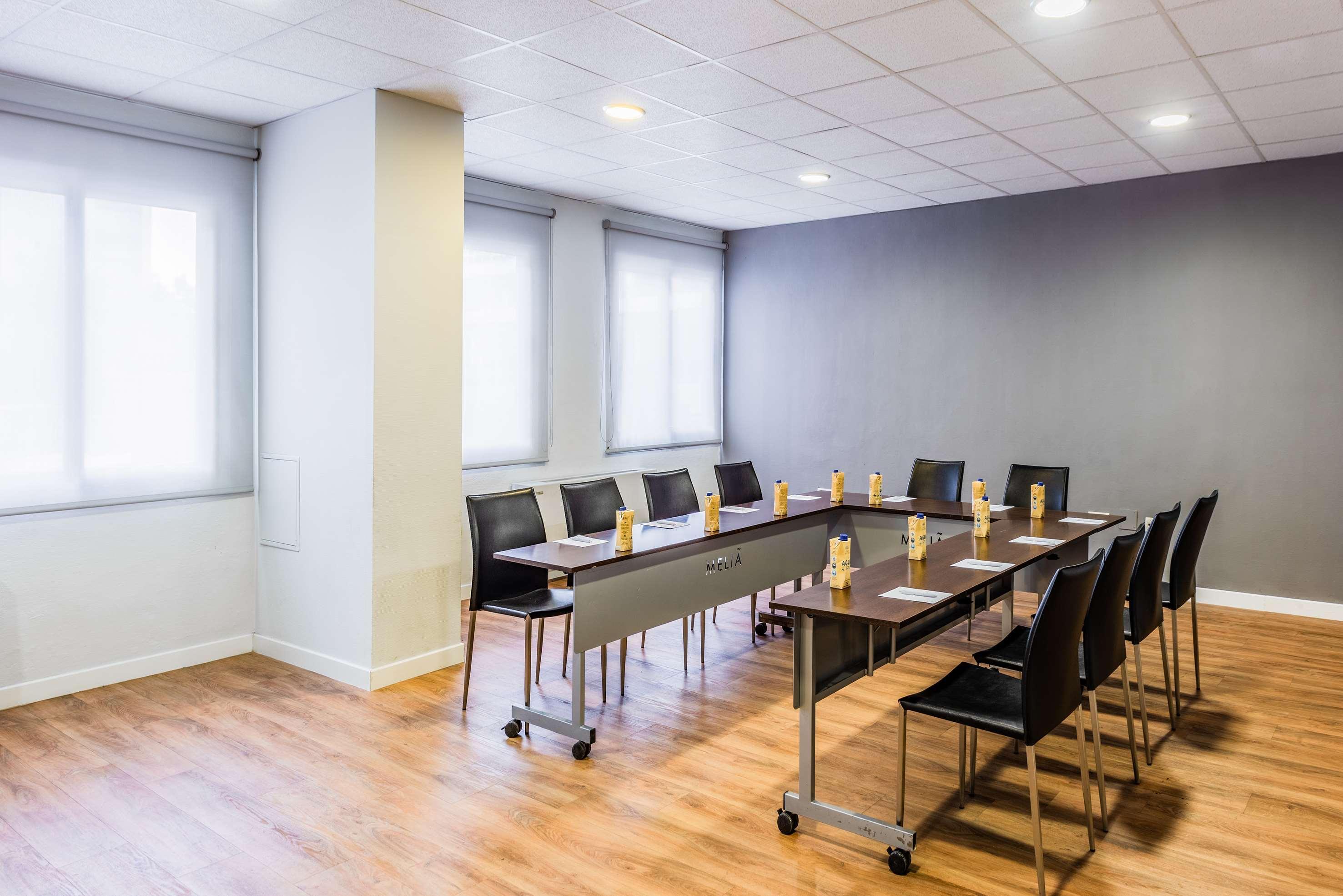 Hotel Madrid Chamartin, Affiliated By Melia Exteriör bild