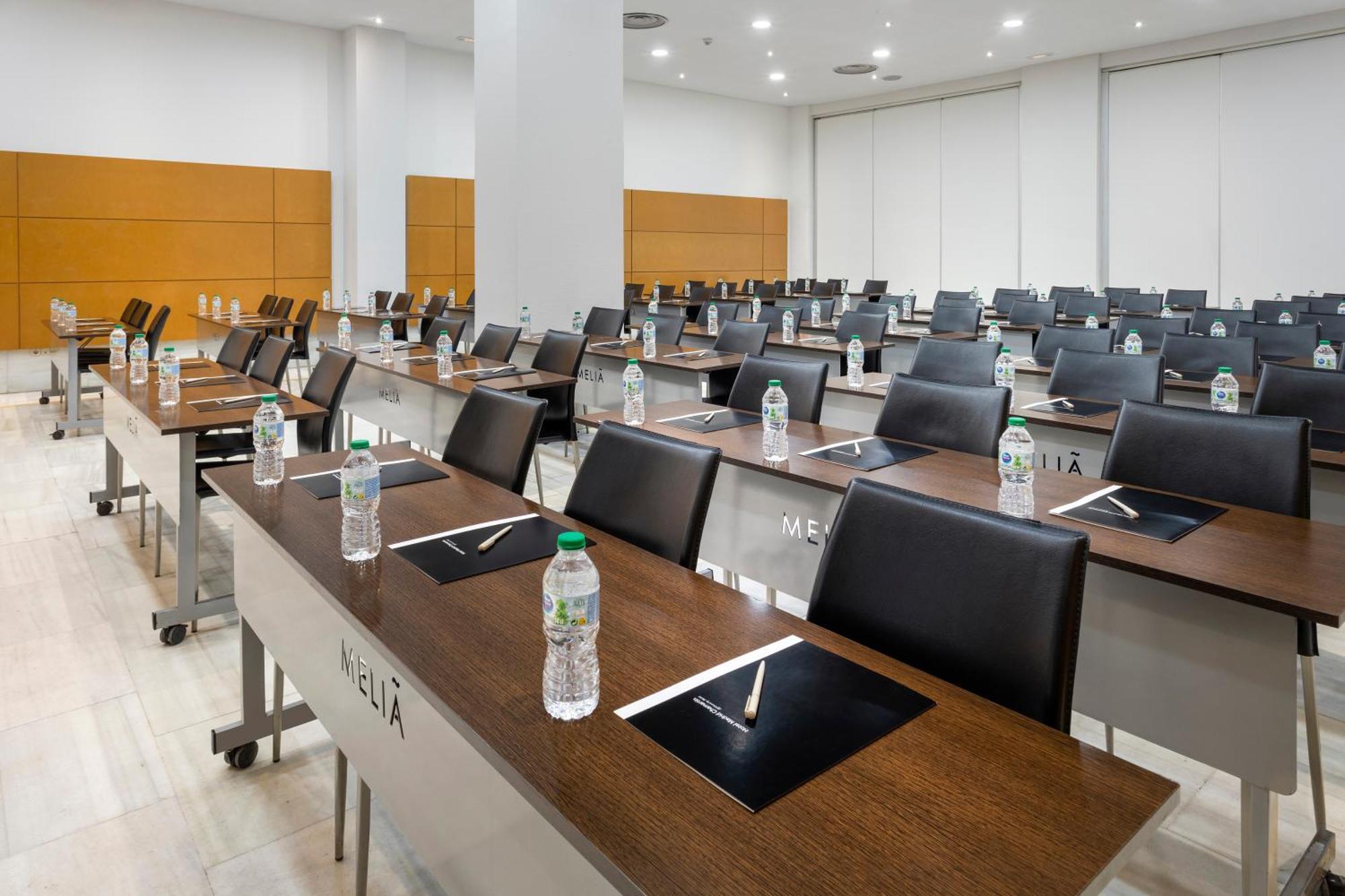 Hotel Madrid Chamartin, Affiliated By Melia Exteriör bild