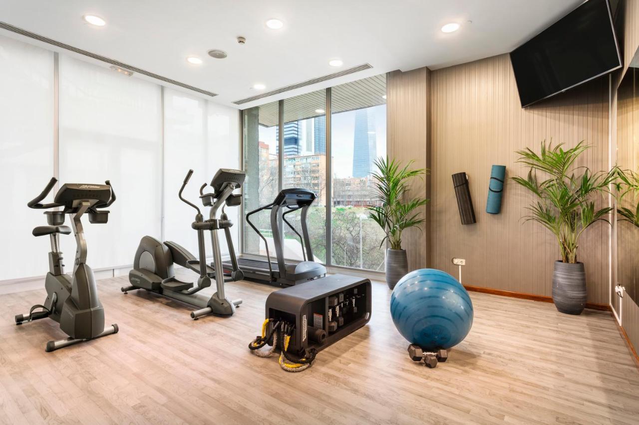 Hotel Madrid Chamartin, Affiliated By Melia Exteriör bild